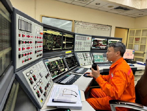 Anh Nguyễn Hoàng Minh tại vị trí làm việc