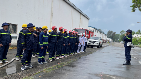 CBCNV phòng Hành chính Lao động tham gia thực tập PCCC
