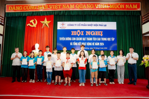 Các cháu đạt giải cấp tỉnh được Công ty khen thưởng