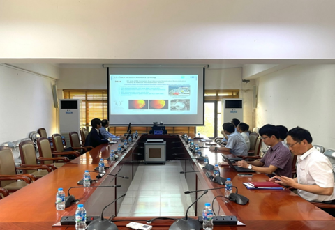 Đại diện Công ty IHI Corporation đang trình bày công nghệ đồng đốt Amoniac và các dự án đã thành công