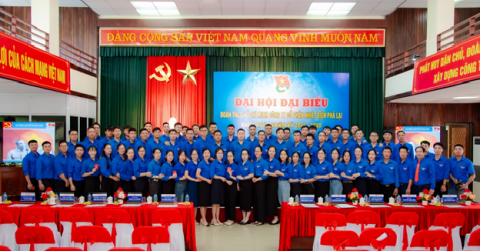 Đoàn viên Thanh niên PPC chụp ảnh tại Đại hội