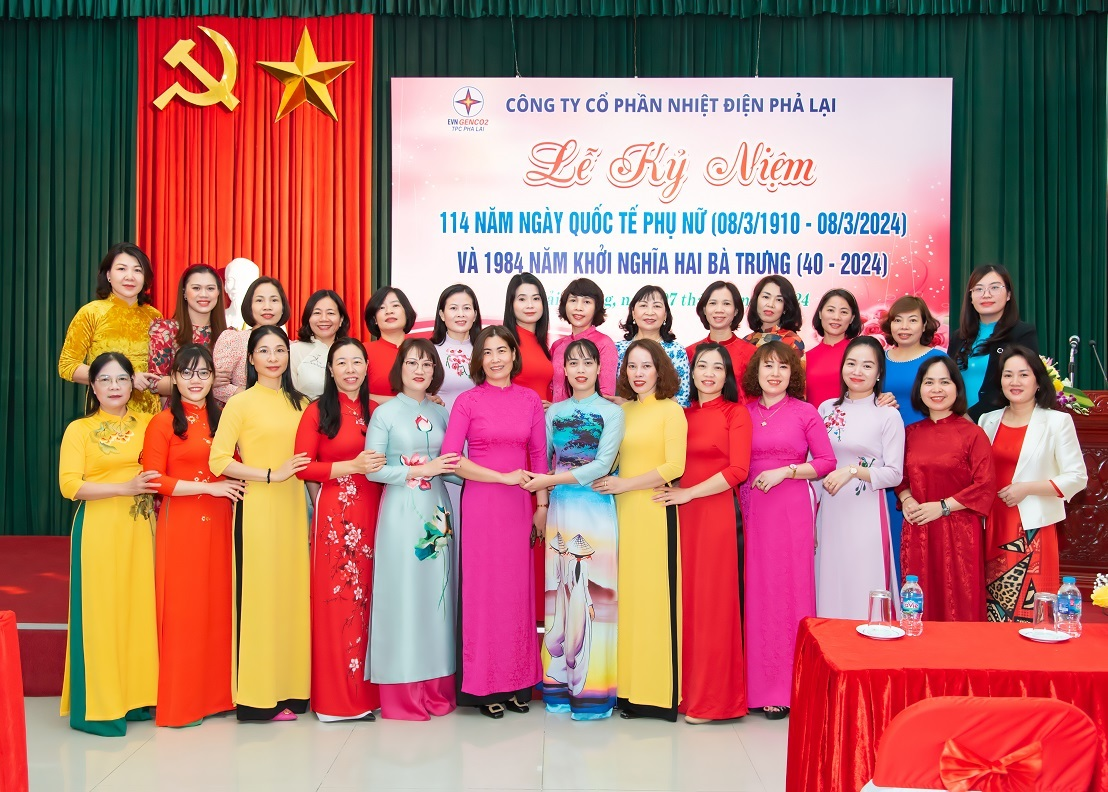 Tập thể nữ CBCNV PPC hưởng ứng Tuần lễ áo dài do Hội LHPN Việt Nam phát động