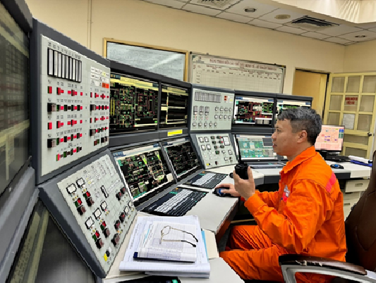 Anh Nguyễn Hoàng Minh tại vị trí làm việc