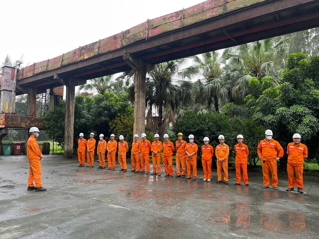 Kíp vận hành kiểm tra quân số, An toàn Bảo hộ lao động đầu ca