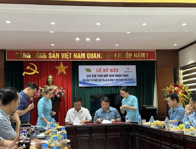 Toàn cảnh Lễ ký kết Quy chế phối hợp giao nhận than giữa THB và PPC