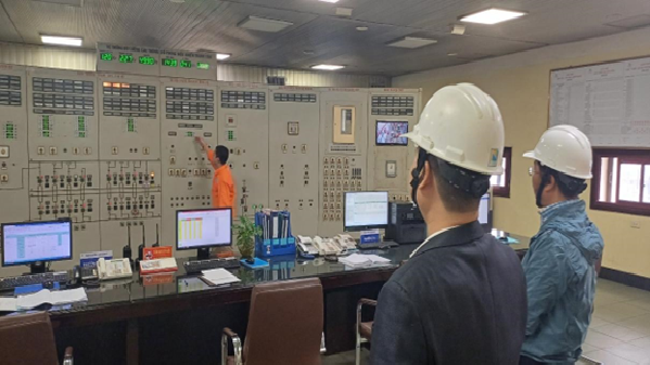 Lãnh đạo Công ty kiểm tra hiện trường công tác vận hành