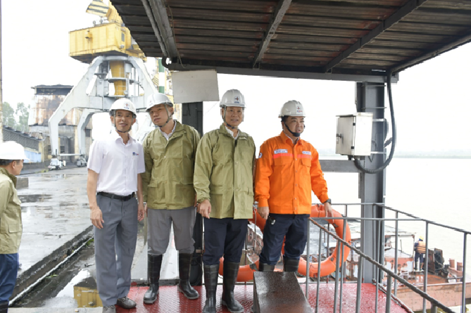 Đoàn công tác kiểm tra khu vực cảng than – PX. Nhiên liệu